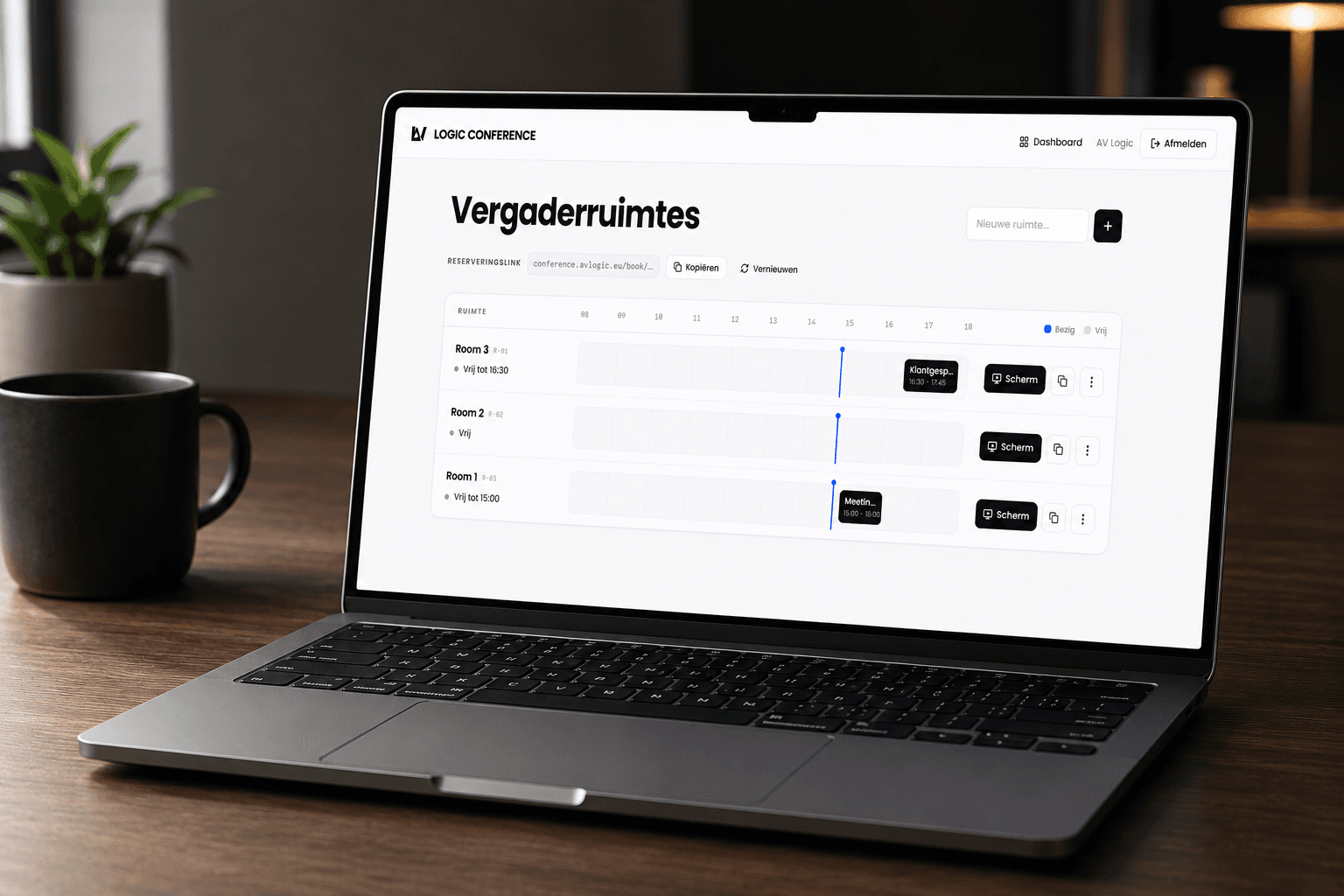 De Logic Conference software: een planner met vergaderruimtes, reservatielink en agenda, geopend op een laptop.